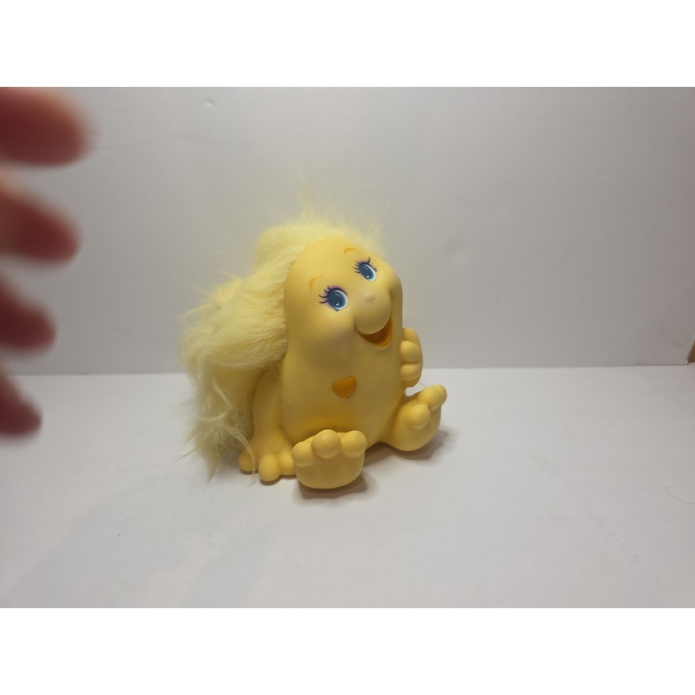 Playskool SnuggleBumms BABY CUTELY Yellow 4" Vintage 1984 WORKS